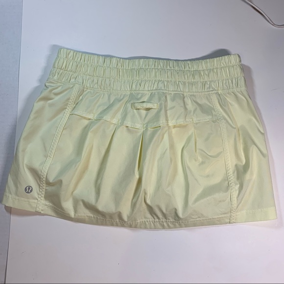 Size 4 Lululemon pale yellow leader of the track active skirt - Picture 7 of 15